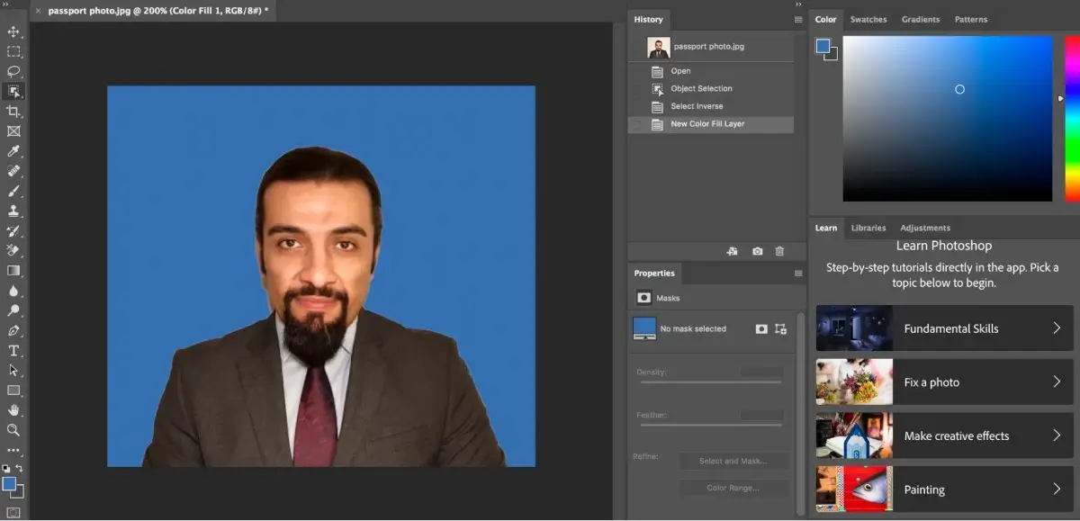 Memangkas foto pasport dengan latar belakang biru di Photoshop